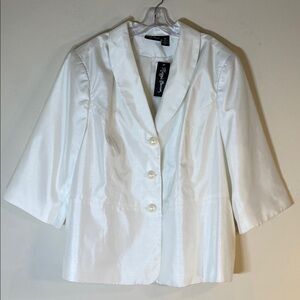 NWT. Maggie Barnes White Satin Blazer with Pearl Buttons 28W.